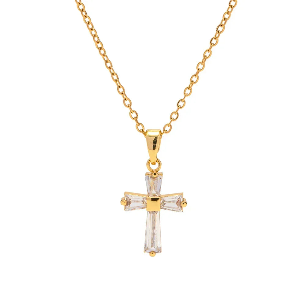 Collana con Pendente a Croce di Diamanti Delicati